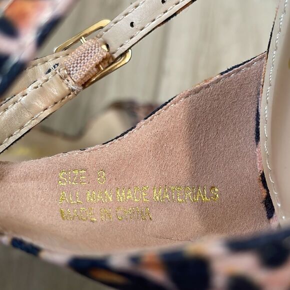 LULU’S animal print heels - Picture 6 of 8